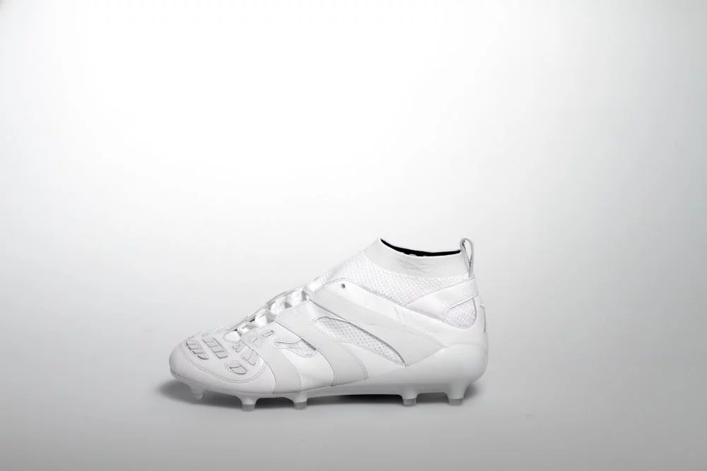 post card adidas predator accelerator blancas David Beckam.webp